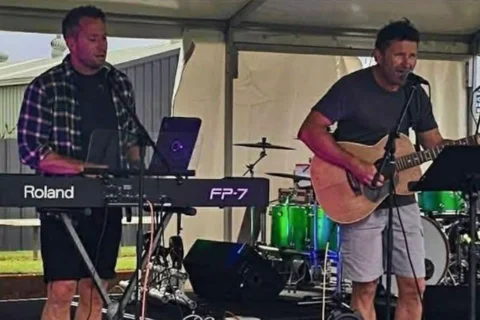 Live: Mr Jones & Me Band 