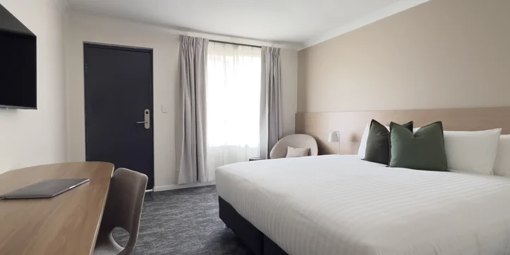 Phoenix Artesian Spa Resort and Accommodation