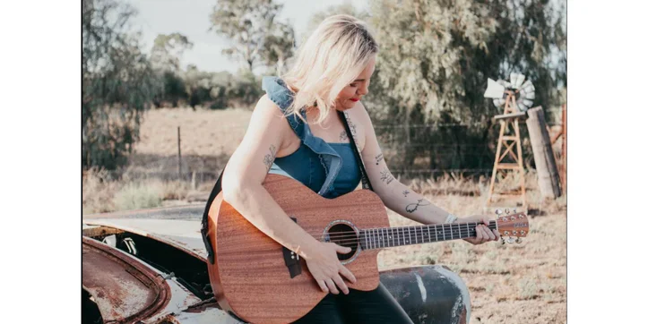 Live: Rach Louise 