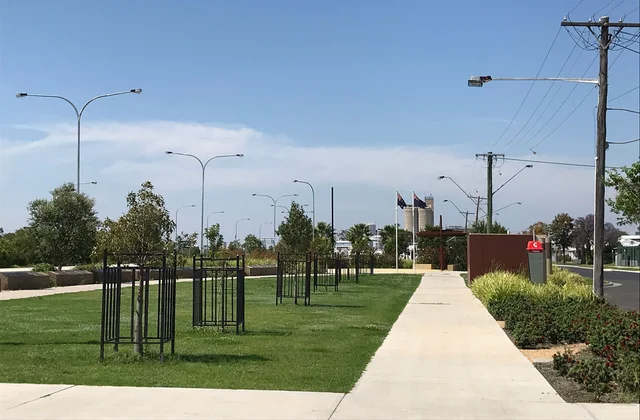 Parks and Gardens: Anzac Centenary Park